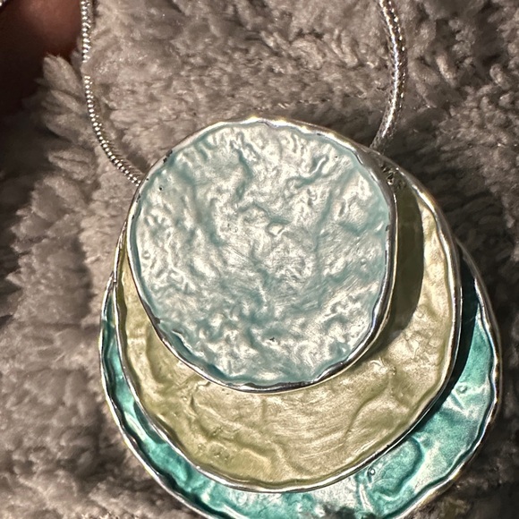 A bohemian three-layer circular zinc alloy silver-plated enamel pendant necklace - Picture 10 of 10